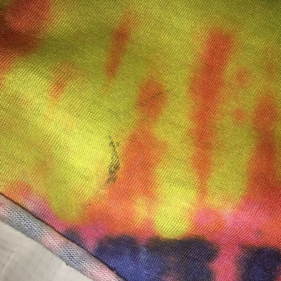 "Stay Chill" Tie Dye Crop Top - Picture 3 of 6